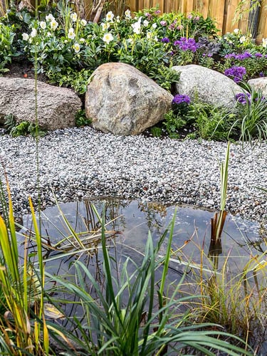 Galets de riviére blanc / gris jardin paysagé