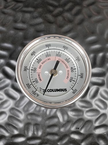 The Columbus Pro Line Large Q Compleet Kamado thermometer